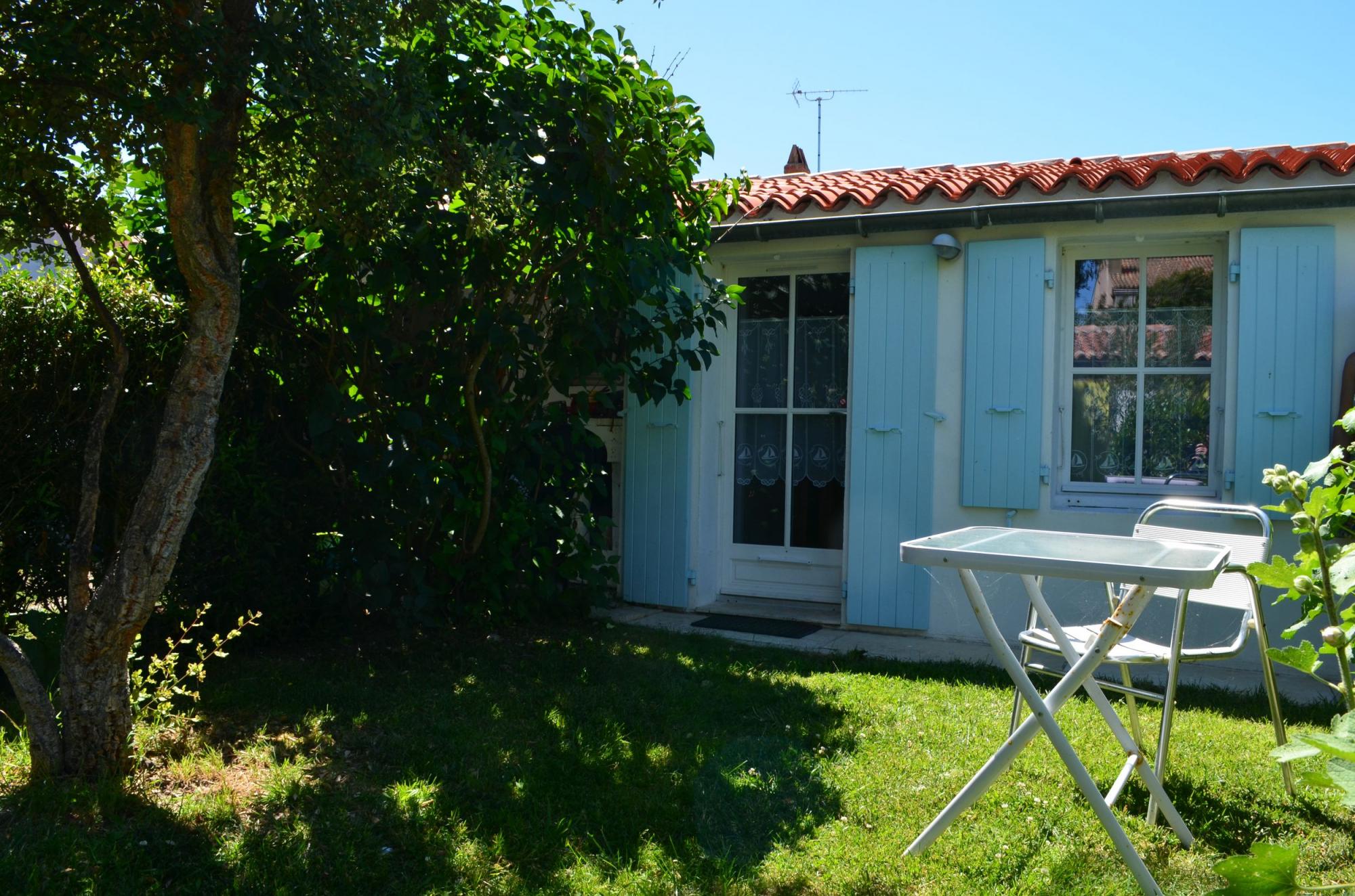Location saisonnire - le d'Aix  Chambre Bleue Claire  proche de Fouras